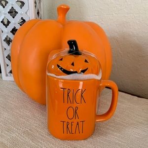 Rae Dunn Trick Or Treat Pumpkin Topper Mug